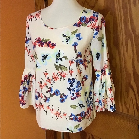 3 for 20 $ bundle Jane & Delancey Bright Floral Bell Sleeve Blouse - Picture 11 of 16